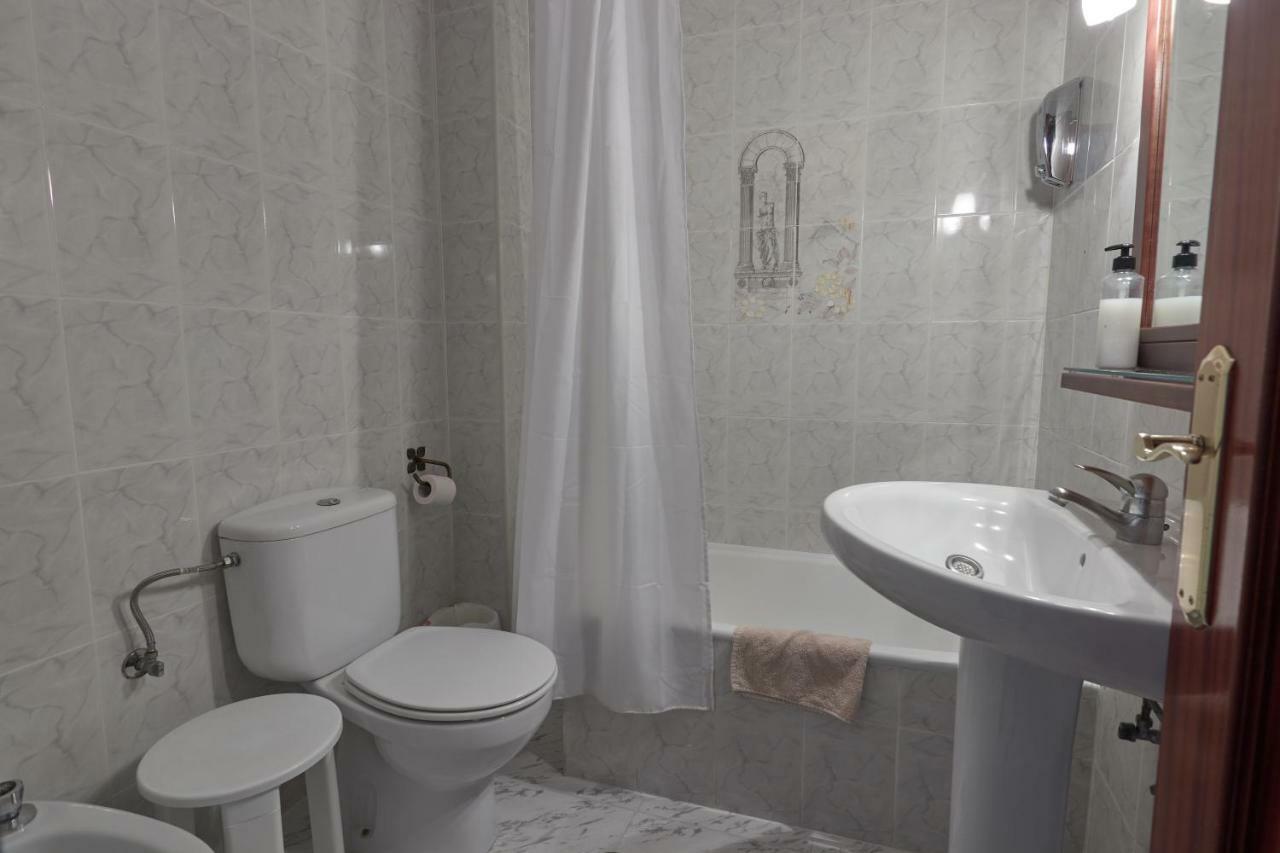 Habitación Doble con baño compartido - 2 camas